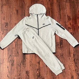 Gray Nike Tech Fleece Hoodie and Pants